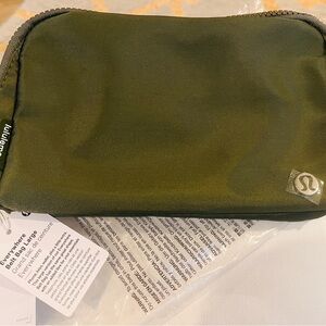 NWT Lululemon athletica Olive Green Crossbody Pouch with Zip